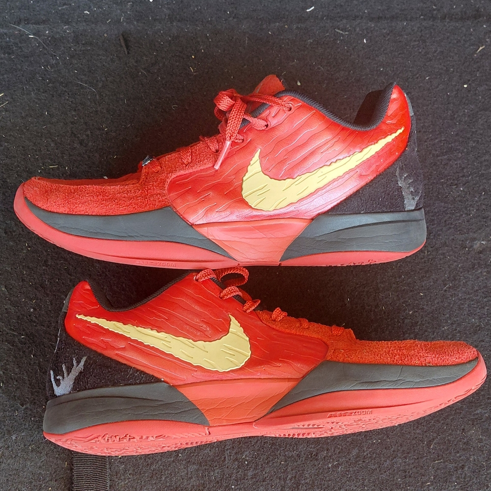 Nike Men's Red Athletic Shoes